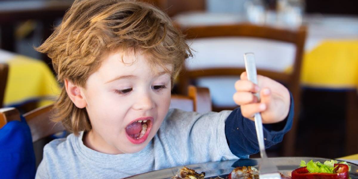 Refuzul copiilor de a mânca: De ce nu e moft, ci reacție biologică