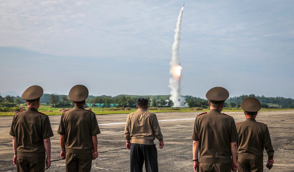 Coreea de Nord lansează rachete: Alertă maximă pentru Donald Trump și aliați