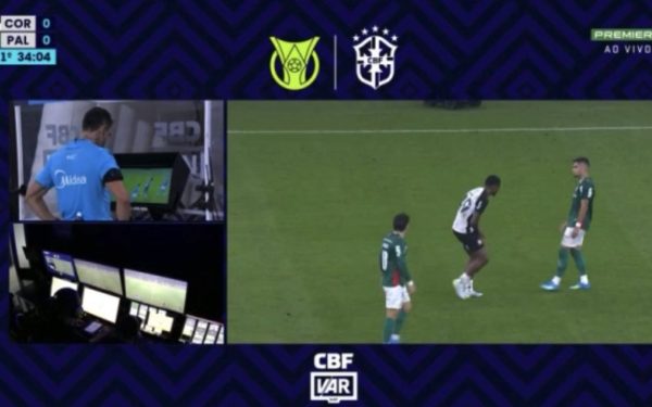 Arbitrul VAR, șocat de „gestul obscen” dintr-un meci – scandal uriaș