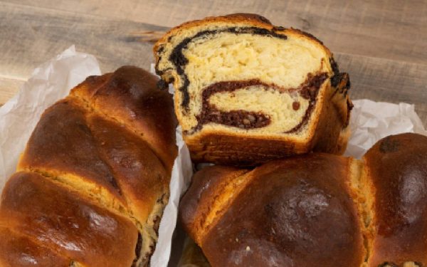 Cozonacul, dușmanul siluetei? Ce face în corpul tău dulcele deliciu