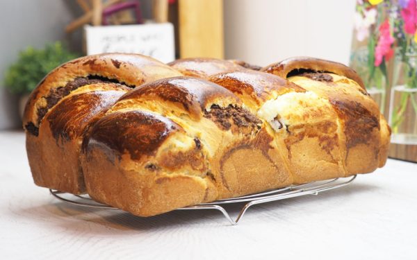 Cu ce se ung cozonacii, secretul unui aspect lucios: trucul gospodinelor