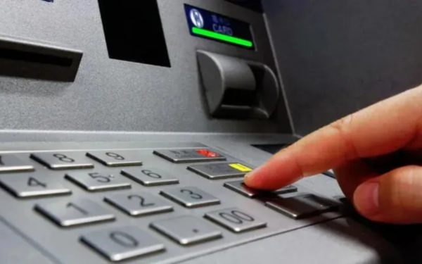 Statul, jaf de Paște: Românii, carduri golite. FIDELIS, succes uriaș