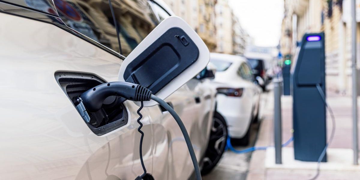 Efectul ECONOMIC: Europenii aleg electrica, tranziția e pe cale să reușească