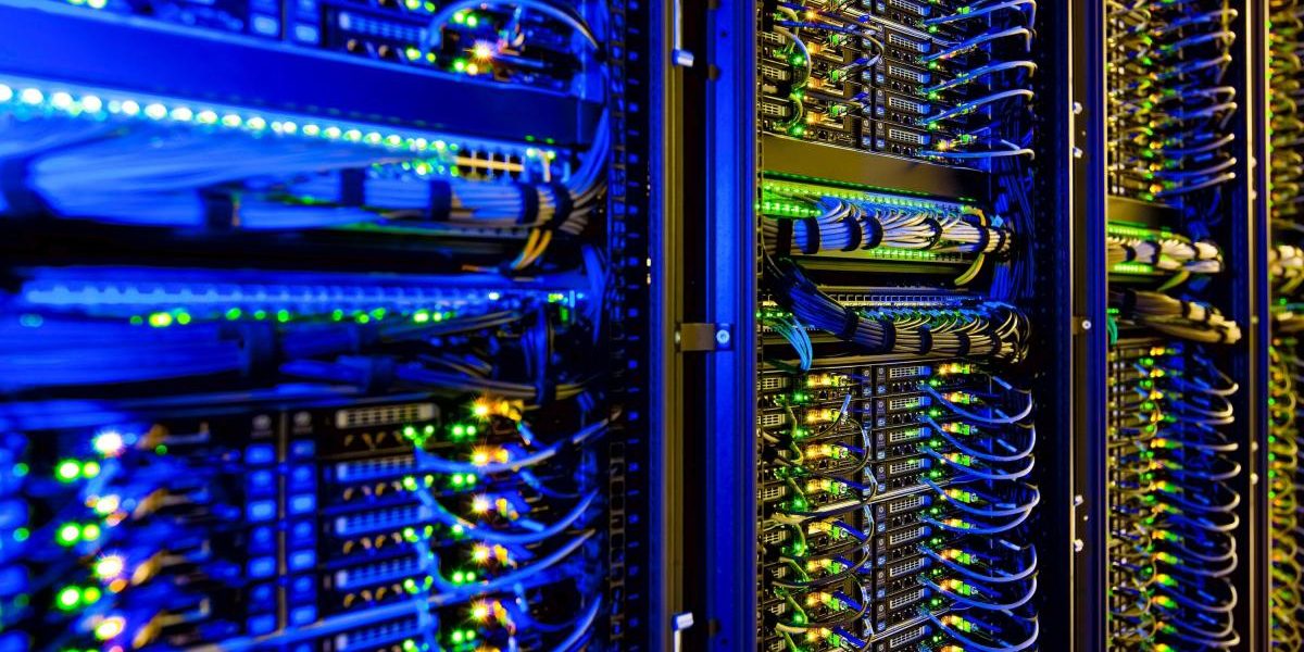 Criza AI: Americanii plătesc curent scump, Giganții Tech se îmbogățesc