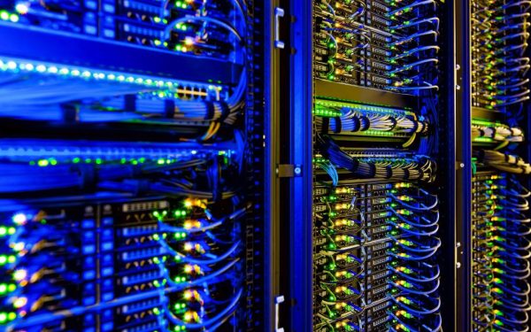 Criza AI: Americanii plătesc curent scump, Giganții Tech se îmbogățesc