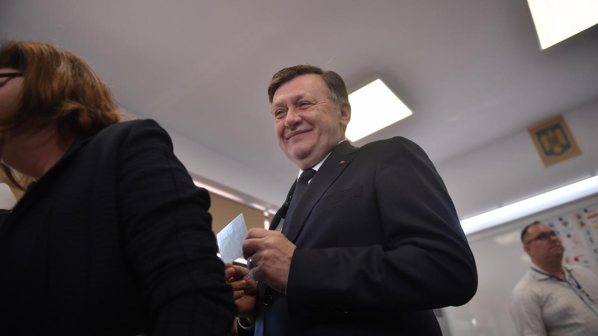 Crin Antonescu a criticat dur reacțiile generate de deciziile președintelui Nicușor Dan, catalogând-o drept „turbarea haitei”