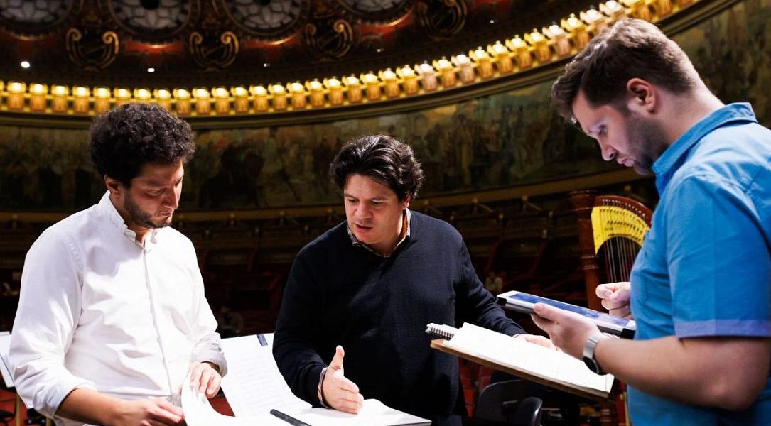 Măcelaru aduce masterclass-uri la București, în cadrul Concursului Enescu