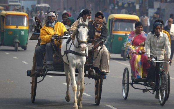 Criza gazelor în India: Muncitorii fug din orașe, „Nu vreau să mor”