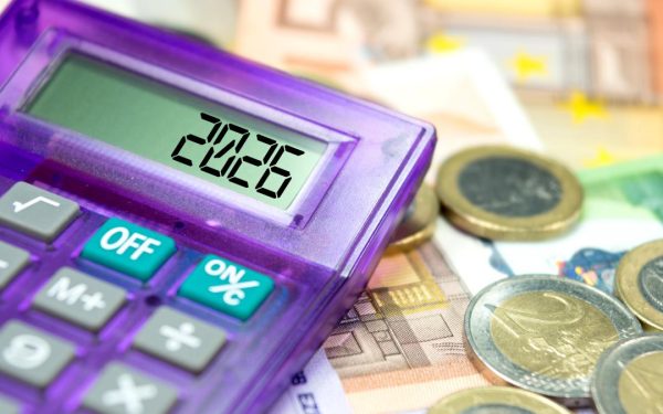 Criza politică zguduie economia: Păun avertizează scumpiri la cursul valutar