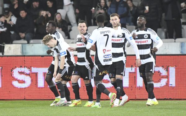 Boc transformă U Cluj: „A ales oamenii”. Doi „călăi” de doi metri, secretul succesului