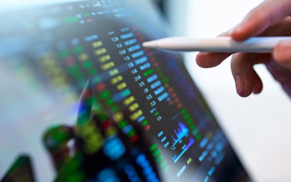 Pariuri pe război: Cum funcționează Polymarket, unde „adevărul” e dictat de anonimi