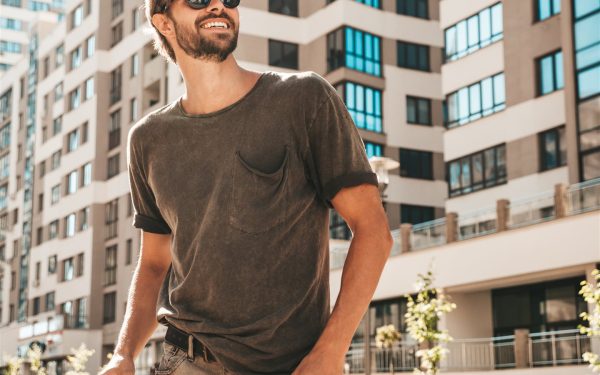 Cum să creezi ținute casual reușite: Trucuri cu tricouri pentru bărbați