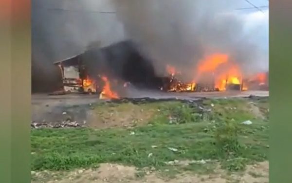 Incendiu devastator la Orăștie: 17 locuințe sociale, mistuite de flăcări