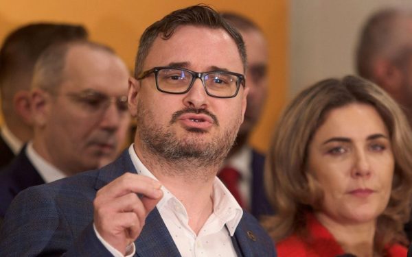 M-am sinucis pentru partid, strigă extremistul. Scandal uriaș