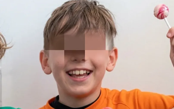 Omagiu cutremurător: jurnalistul spaniol, la căpătâiul lui David, copilul român ucis