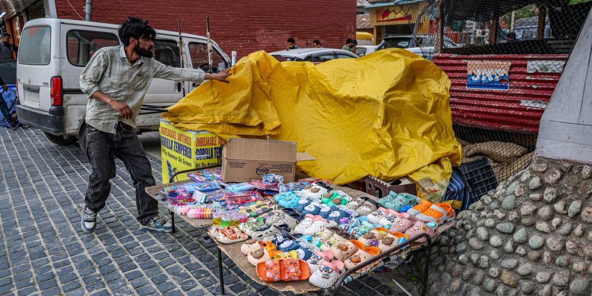 Kashmir donează AUR și economiile pentru iranieni: gesturi de omenie