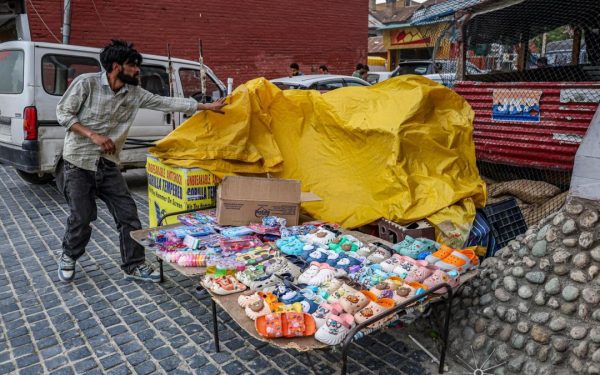 Kashmir donează AUR și economiile pentru iranieni: gesturi de omenie