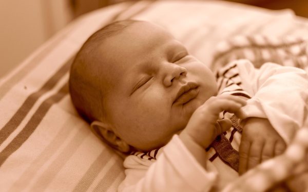 București: De ce se nasc tot mai puțini copii ÎN Capitală?