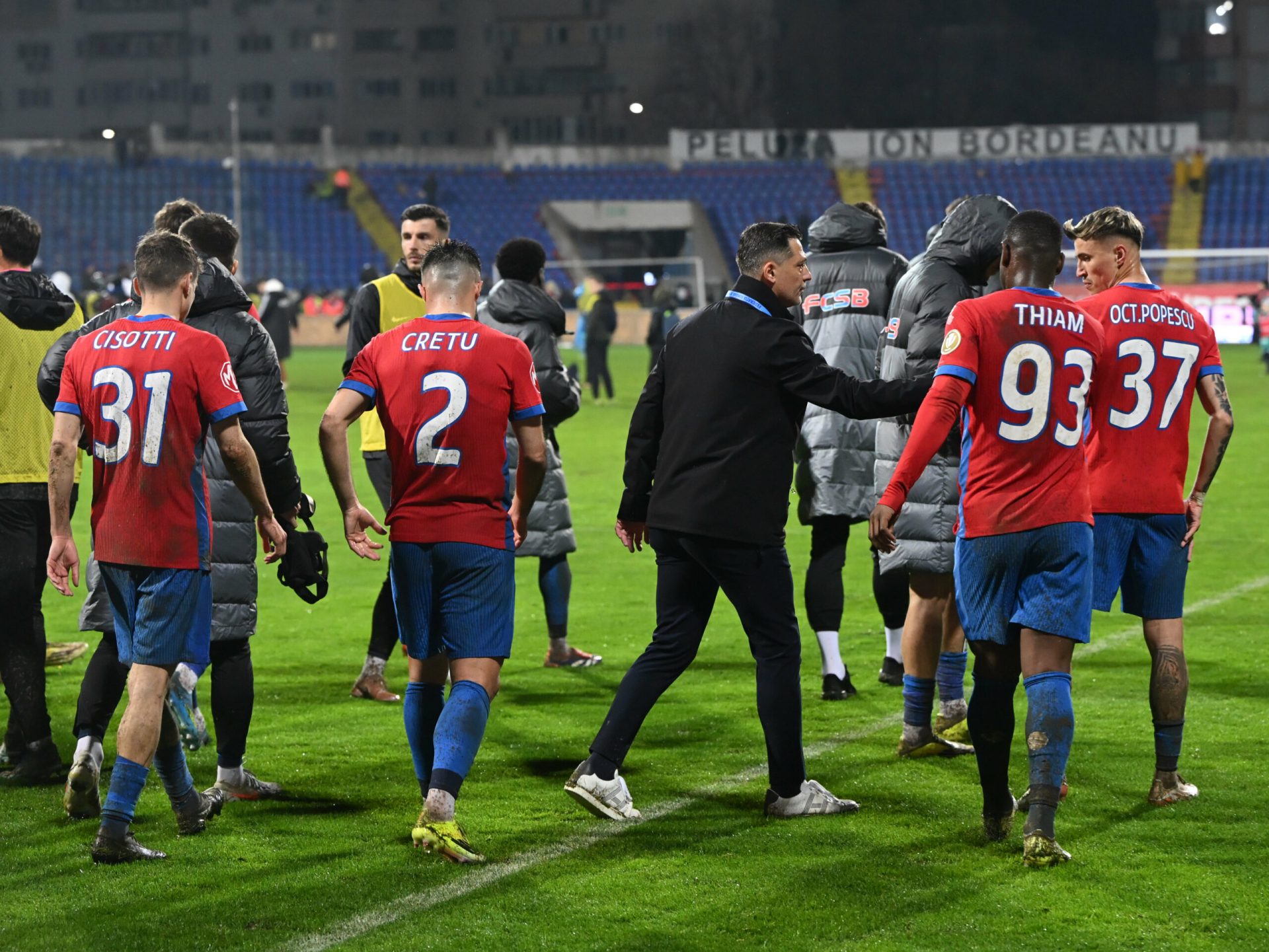 Etapa 3 din play-out aduce o medie de peste 3 goluri pe meci și schimbări la nivel de favorit în lupta pentru evitarea retrogradării Etapa a treia din play-out-ul Superligii a fost marcată de un ritm alert și de rezultate spectaculoase, cu o medie de peste trei goluri marcate pe meci