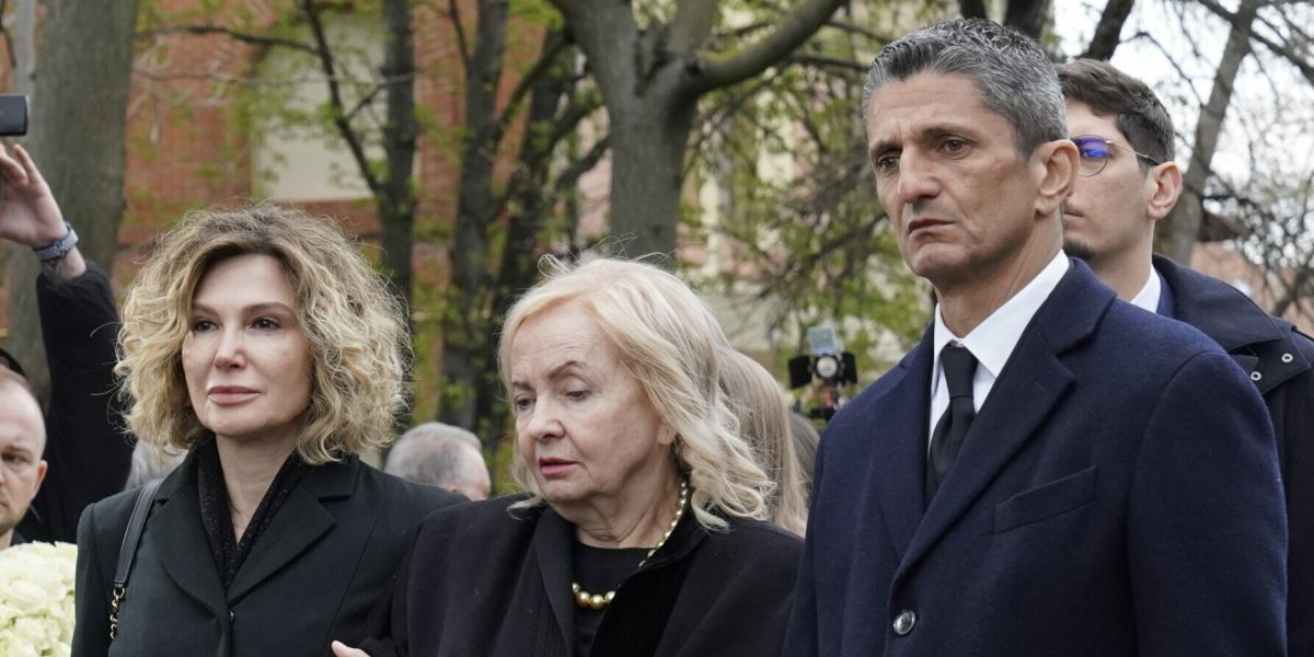 S-A STINS IL LUCE: Răzvan Lucescu, discurs emoționant la slujba lui Mircea