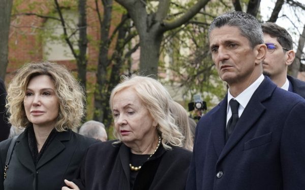 S-A STINS IL LUCE: Răzvan Lucescu, discurs emoționant la slujba lui Mircea