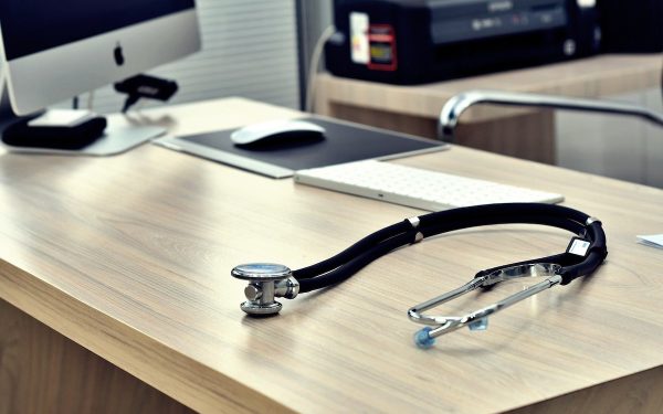 Deputații au votat: Când se mai dă concediu medical plătit din prima zi