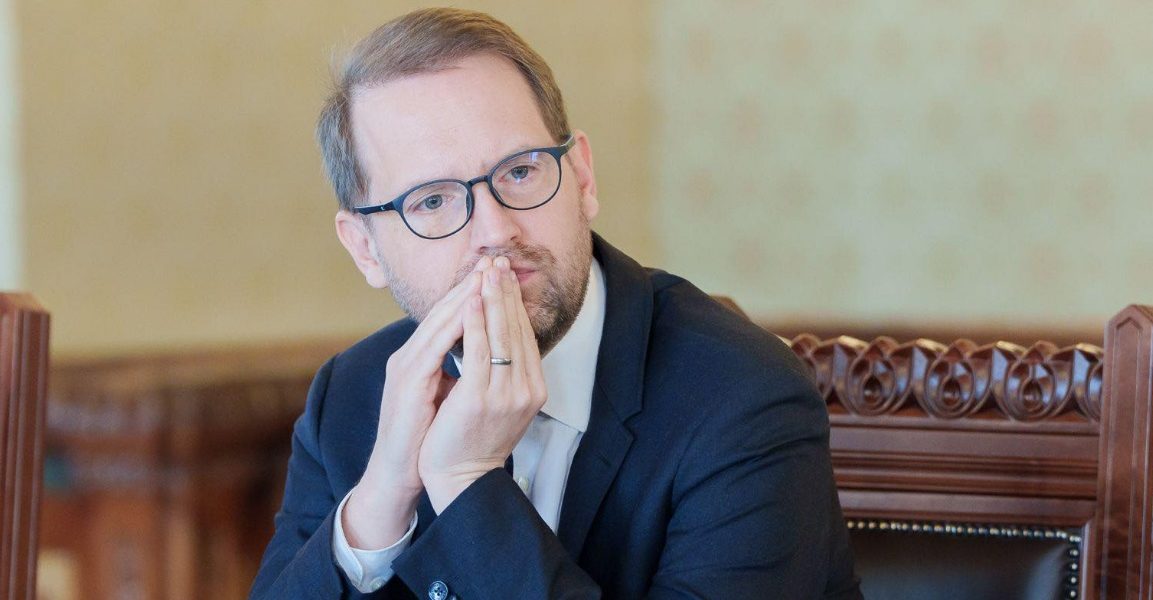 Fritz, după pericolul din Timișoara: Amenzi pentru blocul cu plăci căzătoare