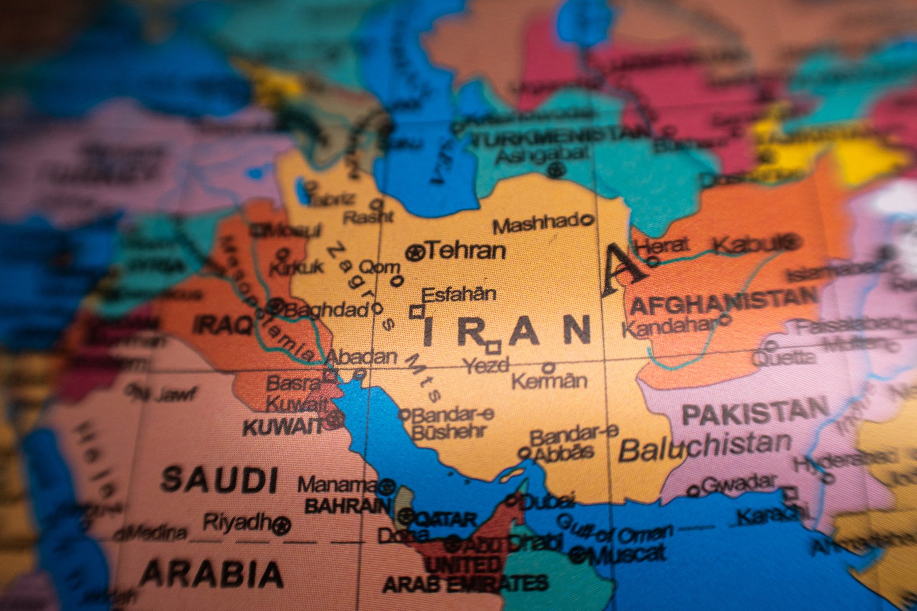 Comandouri americane au pătruns adânc în teritoriul Iranului pentru a recupera un membru al echipajului avionului doborât Militar american a fost recuperat din Iran după ce o misiune specială de amploare a fost derulată pentru a-l salva pe pilotul unei aeronave de vânătoare doborâtă recent