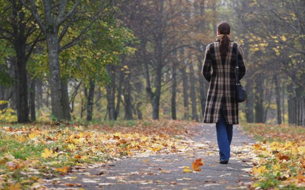 Ce face o „doula a morții”? Profesia tot mai discutată în România