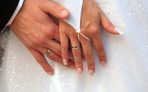 Căsătoria vs. cancer: Ce dezvăluie un studiu despre singurătate