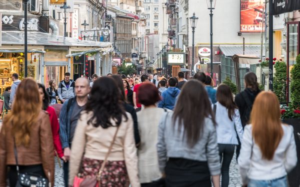 Criza politică lovește portofelul românilor: Ce spun experții despre efecte
