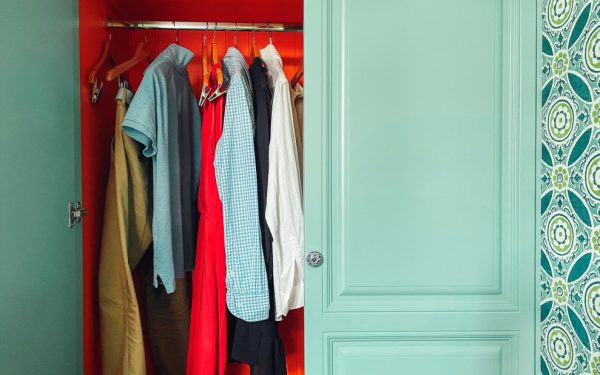 Ce ascunzi în dormitor? Greșelile care îți transformă casa în HAOS