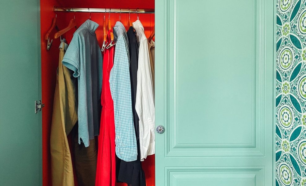 Ce ascunzi în dormitor? Greșelile care îți transformă casa în HAOS