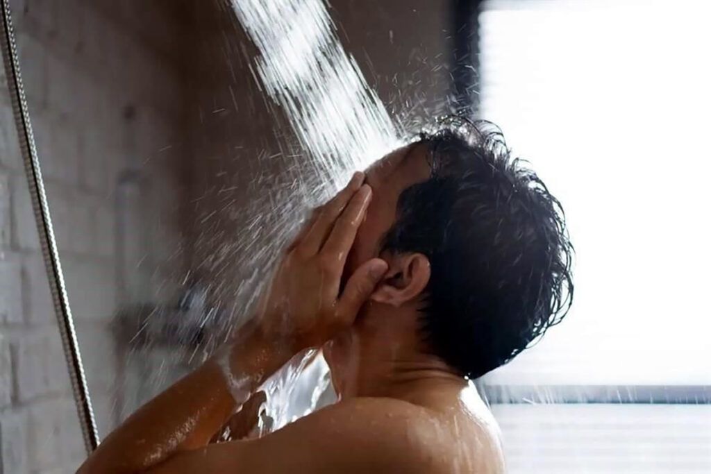 Nu mai faci duș zilnic? Harvard: 4 motive șocante să reduci frecvența!