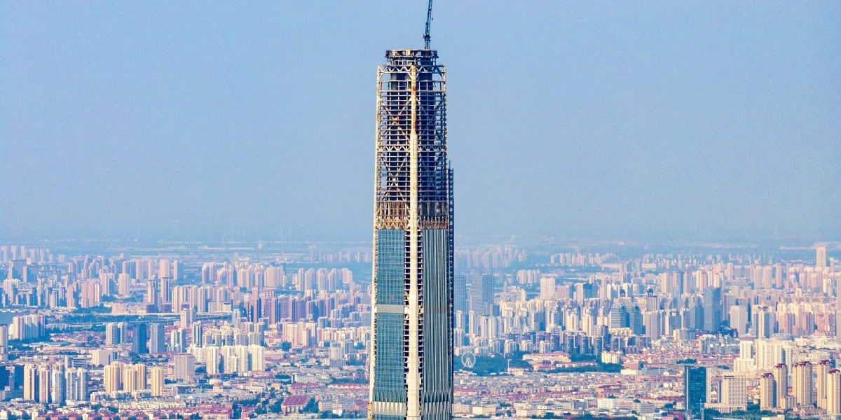 Monumental: Cel mai înalt zgârie-nori nelocuit, gata după 18 ani de așteptare, atinge 596 metri