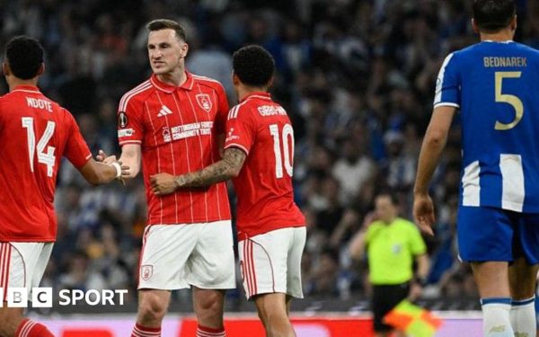 Nottingham Forest, la un pas de semifinale europene după un autogol bizar Un autogol incredibil al fundașului Martim Fernandes a adus-o pe Nottingham Forest la un pas de a juca într-o semifinală europeană, pentru prima dată în ultimii 40 de ani