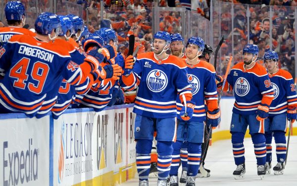Hurricanes, victorie dramatică în OT! Edmonton, start perfect cu Anaheim
