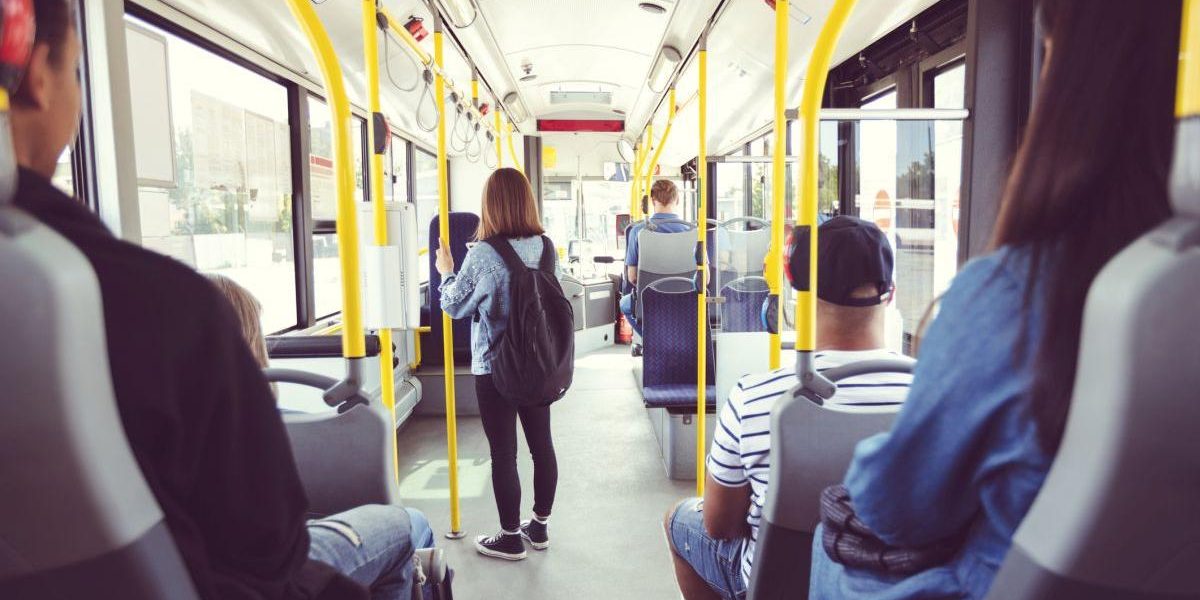 Comisia Europeană cere măsuri: Zile de muncă de acasă și transport mai ieftin