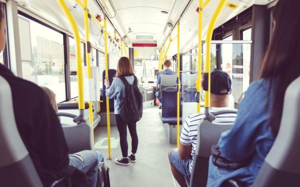 Comisia Europeană cere măsuri: Zile de muncă de acasă și transport mai ieftin