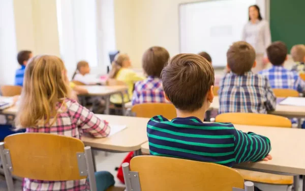 Când au vacanțe elevii și când sunt EXAMENELE? Calendarul anului școlar