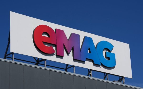 eMAG introduce o taxă SURPRIZĂ de 3,99 lei pentru fiecare comandă