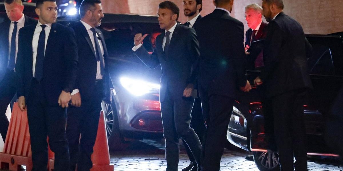 Macron, erou la Roma: A sărit să ajute un bătrân, medicii l-au verificat