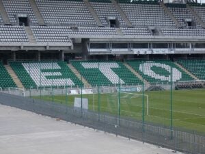 Fotbaliștii români domină autoritar campionatul Ungariei în acest sezon, fiind prezenți atât în echipa lider, ETO FC Gyor, cât și la campioana en-titre, Ferencvaros