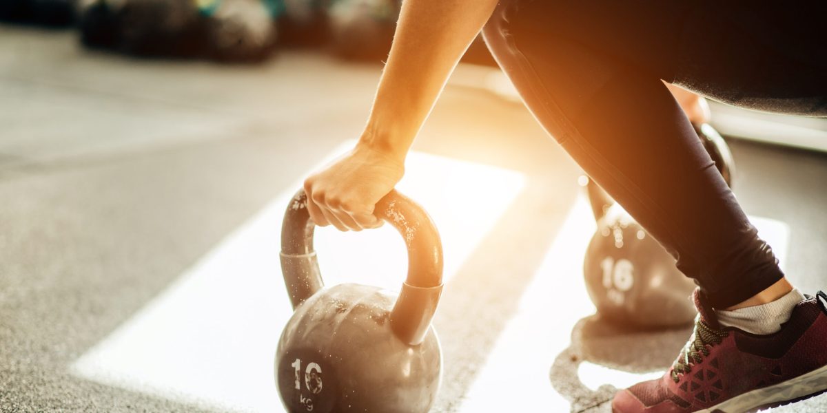 Mișcări rapide și controlate: secretul unui corp perfect în fitness?