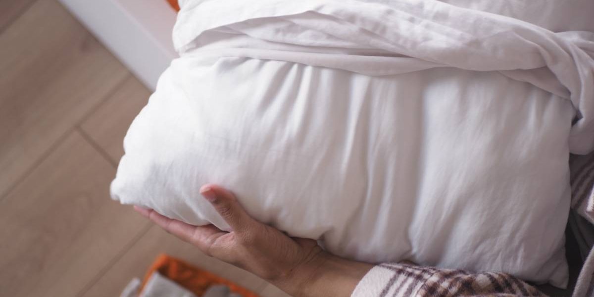 Cât de des schimbi fața de pernă? Află regulile experților!