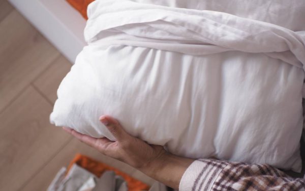 Cât de des schimbi fața de pernă? Află regulile experților!