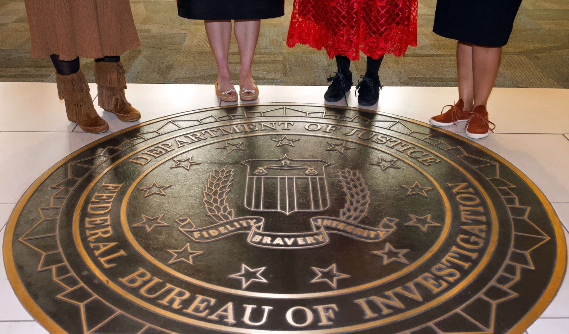 FBI avertizează cu privire la amenințări iraniene în SUA Agenția Federală de Investigații (FBI) a emis un avertisment către autoritățile de aplicare a legii la nivel statal și local din Statele Unite, subliniind o potențială creștere a amenințărilor din partea guvernului iranian