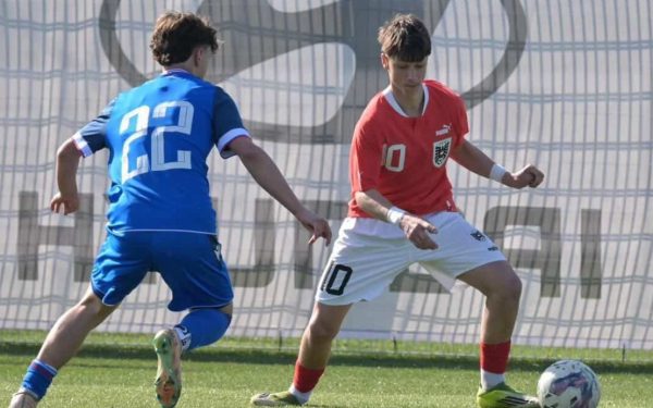 Debut spectaculos pentru un român în Austria: ”Perle a la Beckham”! Joacă titular, nr 10