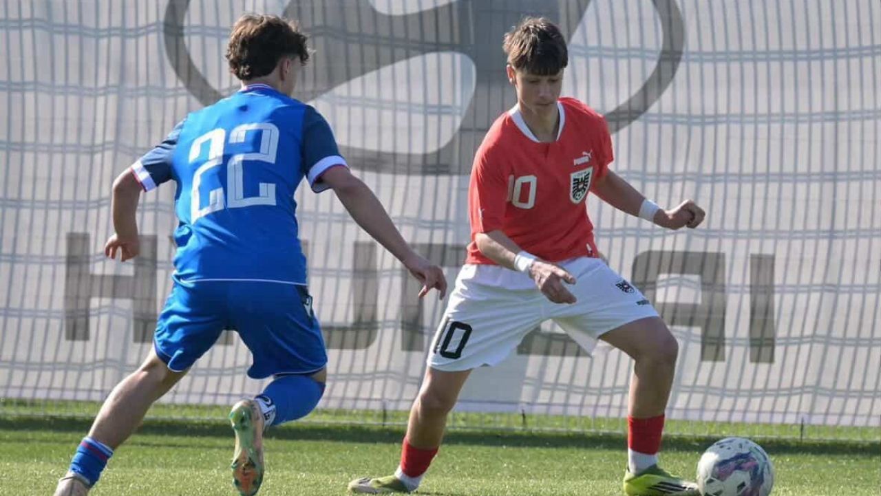 Debut spectaculos pentru un român în Austria: ”Perle a la Beckham”! Joacă titular, nr 10