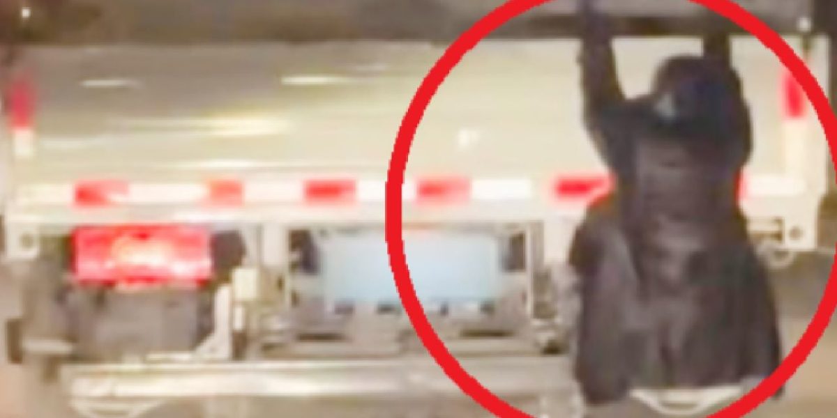 Șoc în China: O femeie s-a agățat de camion, furioasă pe soțul infidel